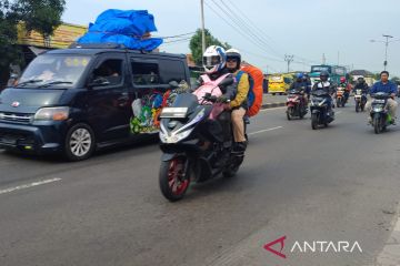 Dishub: Ribuan kendaraan melintasi jalur Indramayu di H-4 Lebaran