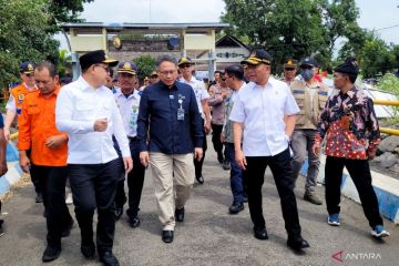 Menko PMK minta bantuan kapal TNI AL angkut pemudik Situbondo-Madura