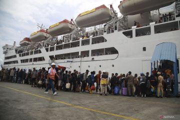 Arus mudik lebaran 2024 di Pelabuhan Ahmad Yani Ternate
