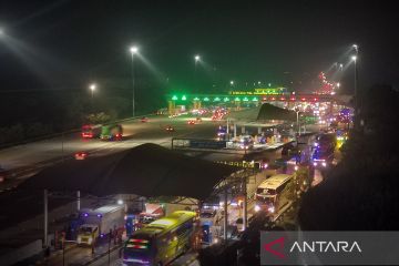 H-5 Lebaran, bus pemudik mulai dominasi Tol Jakarta - Cikampek