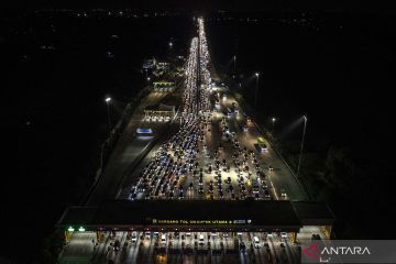 Kemacaten parah di gerbang Tol Cikampek Utama