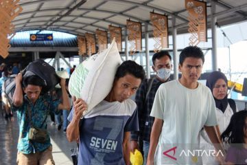 Puncak arus mudik di pelabuhan Bakauheni Lampung tak sesuai prediksi