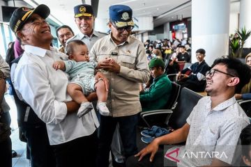 Menko PMK dan Menhub sambangi Pelabuhan Merak cek angkutan mudik