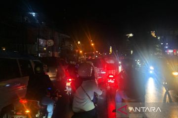 Pemudik dengan sepeda motor mulai melintas di Cianjur