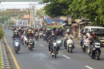 Pemudik bersepeda motor di Jalinsum Lampung