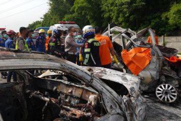 Sepekan, imbauan tertib arus balik hingga travel gelap kecelakaan tol