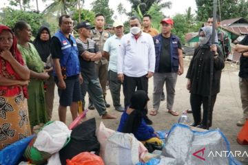 Gubernur Gorontalo salurkan bantuan bagi warga terdampak banjir