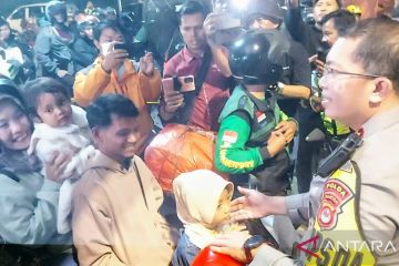 Pemudik sepeda motor disanjung lagi karena disiplin tunggu 15-60 menit