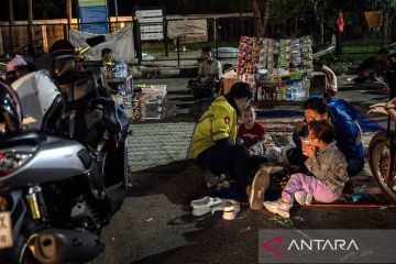 Jalan arteri Karawang dipadati pemudik balik bersepeda motor