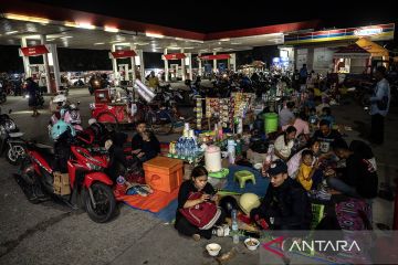 Warung musiman raup cuan di jalur Pantura