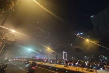 Polisi bubarkan massa konvoi dan nyalakan petasan di Jakarta