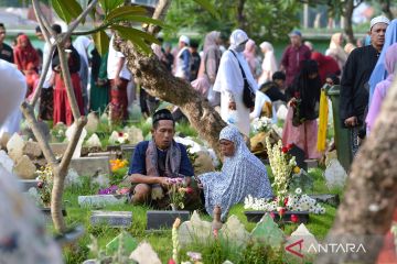 Tradisi ziarah kubur saat Idul Fitri di Kota Denpasar
