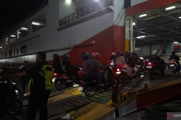 Polda Banten kawal pemudik sepeda motor dari Pelabuhan di arus balik