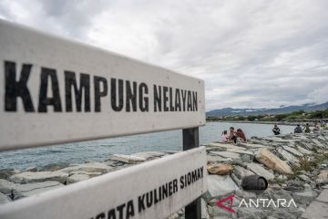 Libur lebaran di Pantai Kampung Nelayan Palu