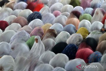 Sejumlah warga muslim rayakan Idul Fitri 1445 H pada 11 April 2024