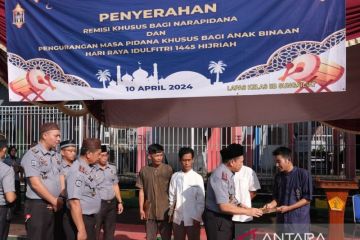 Kakanwil Kemenkumham Babel serahkan Remisi Idul Fitri 1445 Hijriah