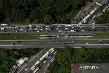 Hari pertama Lebaran, lalu lintas di Tol Jabotabek dan Jabar meningkat