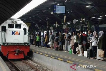 Kereta api transportasi umum terbanyak angkut penumpang H2 Lebaran