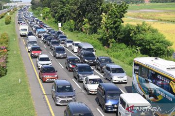 Tol Trans-Jawa padat kendaraan pada H+2 Lebaran