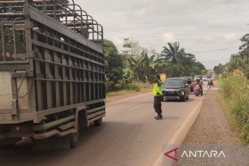 Polisi tertibkan pedagang tepi jalan antisipasi macet arus balik Muba