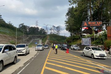 Polres cIanjur:Sistem satu arah mencairkan antrean kendaraan di Puncak