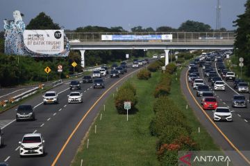 Pemberlakuan sistem satu arah di Tol Trans Jawa untuk memperlancar arus balik