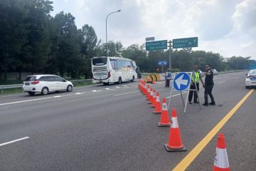 Lalu lintas Tol Japek arah Cikampek dialihkan keluar GT Kalihurip