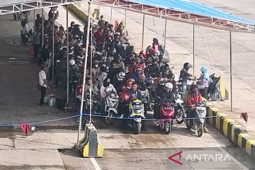 Arus balik kendaraan di Bakauheni mulai lengang pada Senin pagi