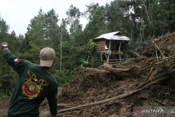 Delapan belas warga meninggal dunia akibat bencana tanah longsor di Tana Toraja