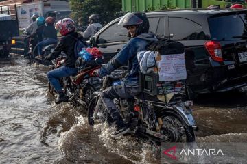 BNPB siagakan posko bantu pemudik saat banjir rob di Semarang-Demak