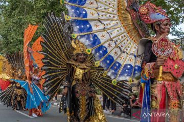 Karnaval budaya ramaikan HUT ke-60 Sulawesi Tengah