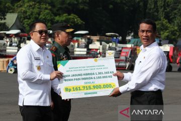 Pj Gubernur Jatim yakini bantuan alsintan tingkatkan produksi padi