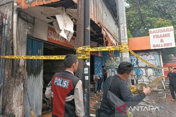 Kebakaran Mampang, diduga percikan api pemotong kayu jadi pemicu