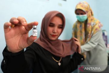Vaksinasi meningitis petugas haji 2024