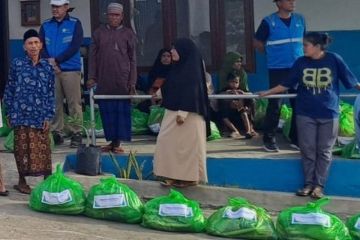 PLN berikan bantuan sosial kepada warga Pulau Ende NTT