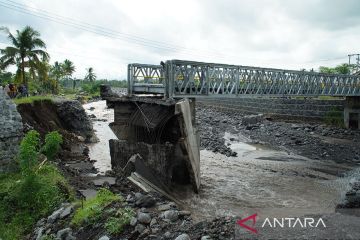 Kemarin, Jembatan Kloposawit putus dan jadwal berangkat calhaj