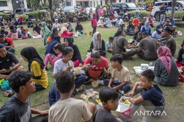 Makan gratis 10 ribu porsi di Palu
