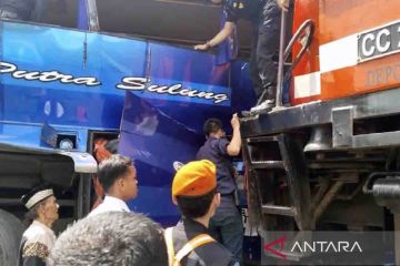 KAI: Tak ada penumpang kereta jadi korban insiden tabrak bus di Sumsel