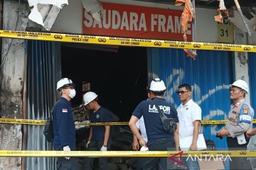 Puslabfor Polri bawa sejumlah sampel dari lokasi kebakaran di Mampang