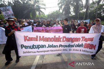 Aksi penolakan rencana penutupan Jalan Serpong (Tangsel) - Parung (Bogor)