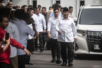 Peserta Pilpres 2024 tiba di gedung KPU