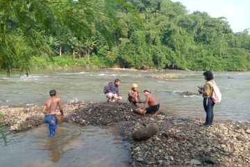 DLH sampaikan hasil uji lab Sungai Ciliwung berbusa ke Polresta Bogor