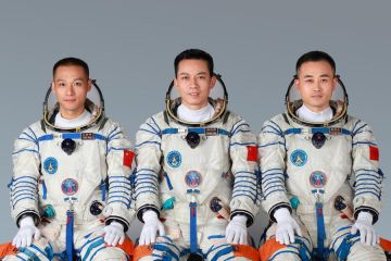Tiga astronot China sapa publik dari luar angkasa di Hari Antariksa