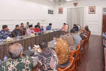 Belasan kontraktor mengeksplorasi dan eksploitasi migas di Riau