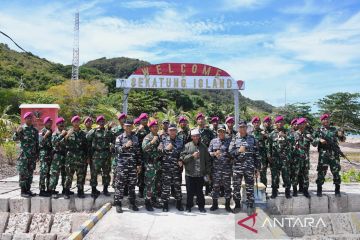 Pangkoarmada I cek prajurit TNI AL yang jaga daerah terluar di Natuna