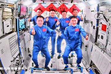Astronaut Shenzhou-18 masuki stasiun luar angkasa China