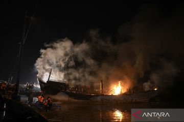 Empat kapal nelayan di Cilacap terbakar