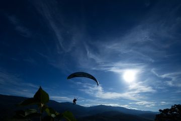 Wisata paralayang di puncak sani-sani Kolaka
