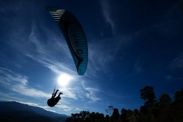 Wisata paralayang di puncak sani-sani Kolaka