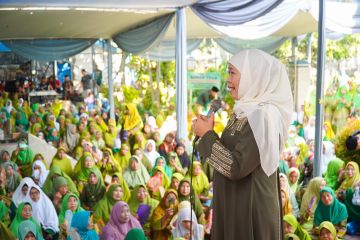 Khofifah titip doa kedamaian dunia kepada calon haji di Sidoarjo